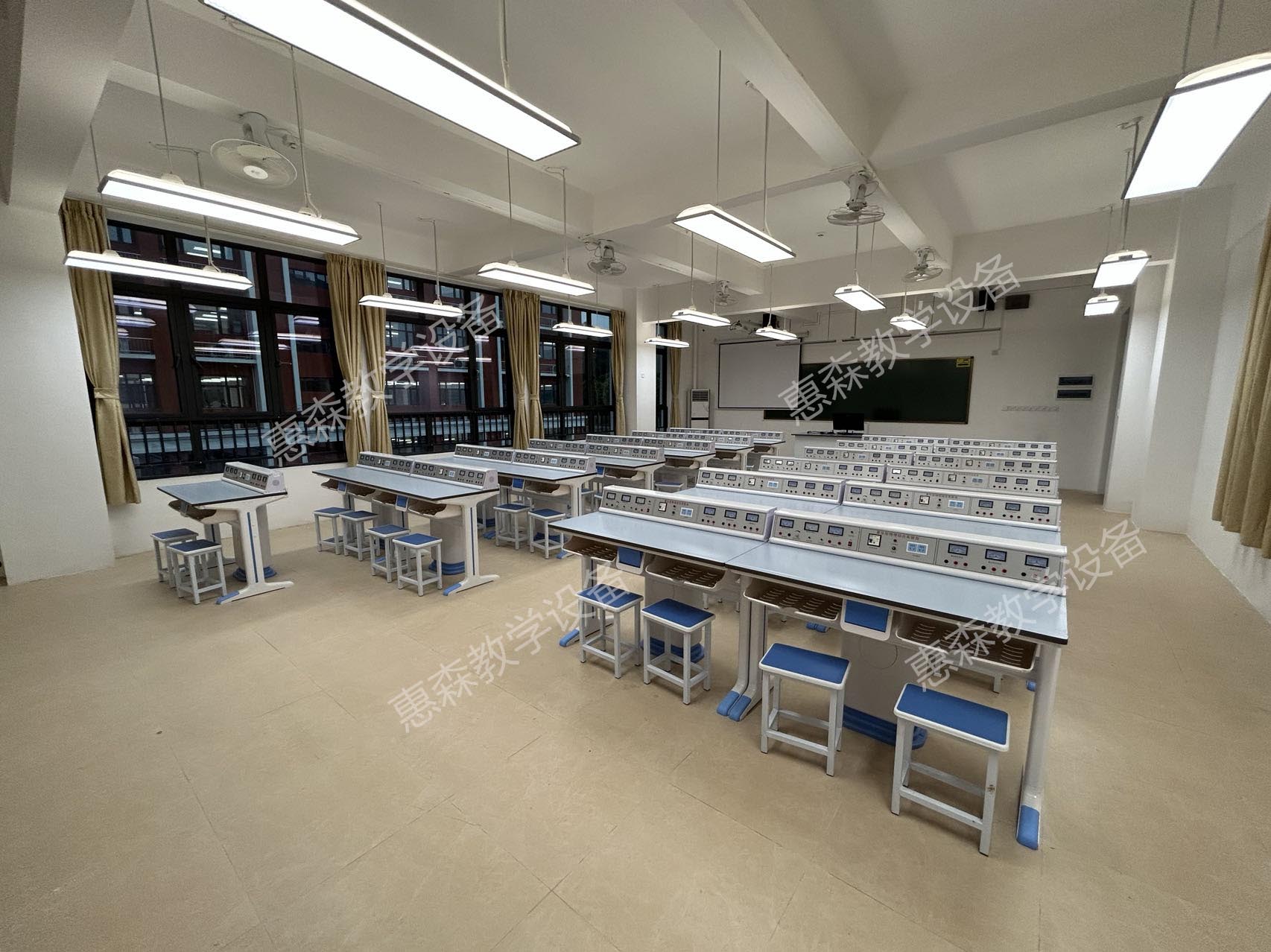 物理電學實驗室